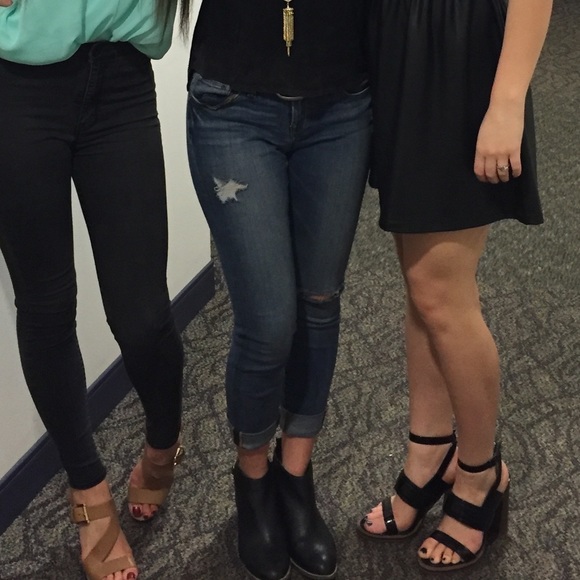 Lucky Brand Low-Rise Charlie Skinny Jeans - Picture 4 of 5